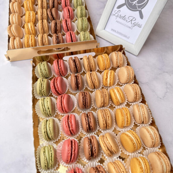18 deliciosos macarons de sabores surtidos (maracuya, pistacho, vainilla, chocolate, frambuesa, caramelo)