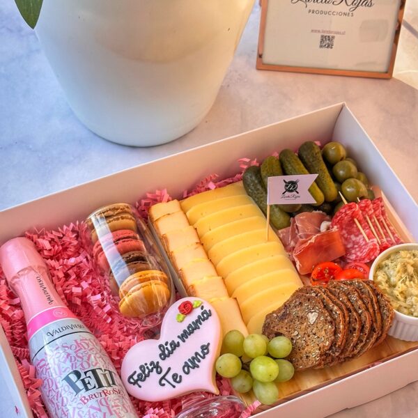 Bandejita de picoteo para Mamá con espumante