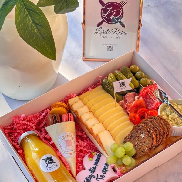 Bandejita de picoteo para Mamá con juguito