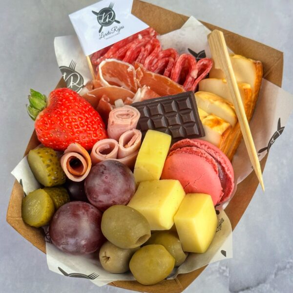 1 bandejita mini de regalo con mix picoteo salado y dulce (IDEAL PARA REGALOS CORPORATIVOS)