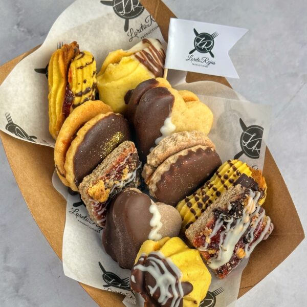 Bandejita mix de galletitas: 10 galletitas de frambuesa, manjar y chocolate