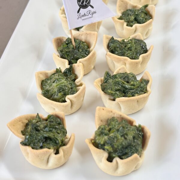 15 Mini bocados estrella rellenas con espinaca y queso a la crema